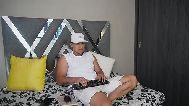 massimo vidal  online show from September 2025 01:04:01 PM