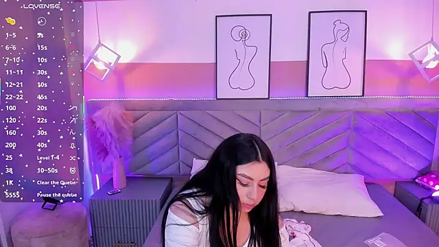 Mia Valentine  online show from October 2025 08:40:01 PM