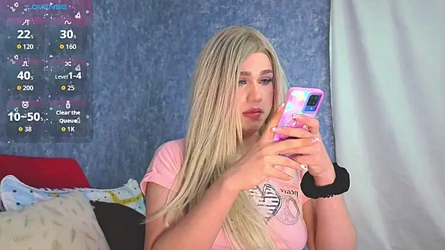 Snapshot of saraah_queen1 chatting on March 2026 04:51:02 AM saraah queen1 online show from March 2026 04:51:02 AM