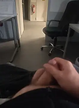 Snapshot of stunning_stallion chatting on October 2025 08:39:02 PM stunning stallion online show from October 2025 08:39:02 PM