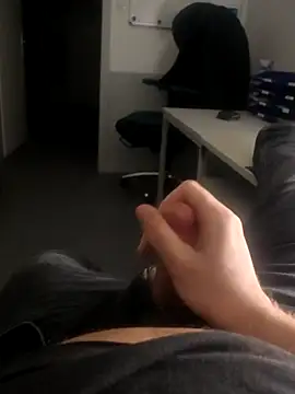 Snapshot of stunning_stallion chatting on January 2026 12:26:01 AM stunning stallion online show from January 2026 12:26:01 AM