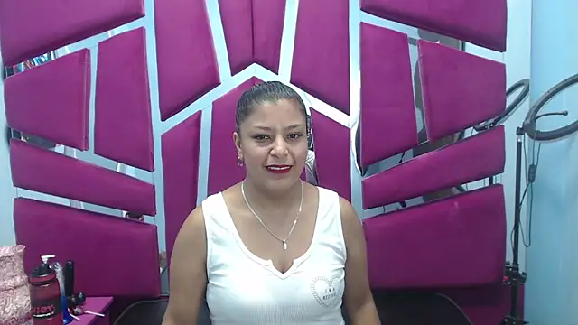 Snapshot of Carolina_Suarez_ chatting on November 2025 01:44:01 AM Carolina Suarez online show from November 2025 01:44:01 AM