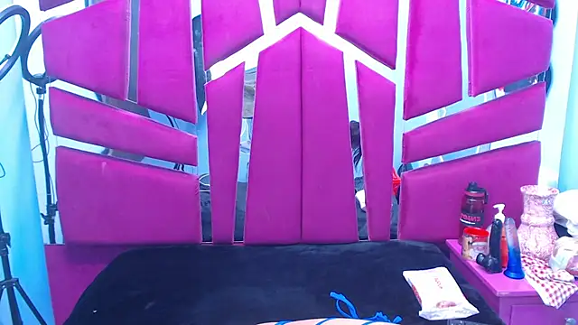 Snapshot of Carolina_Suarez_ chatting on December 2025 02:42:01 AM Carolina Suarez online show from December 2025 02:42:01 AM