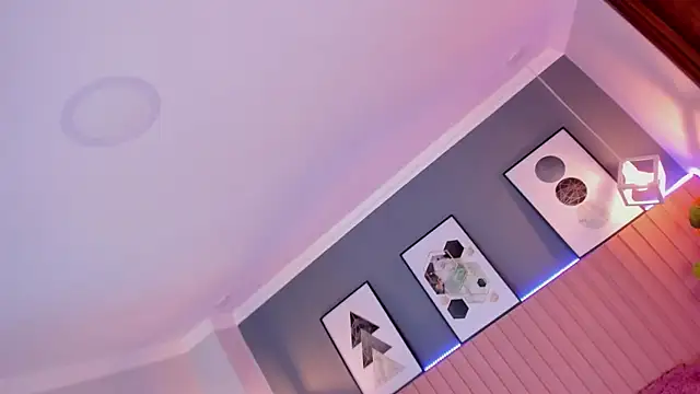 Nina Ford online show from November 2025 07:13:02 PM