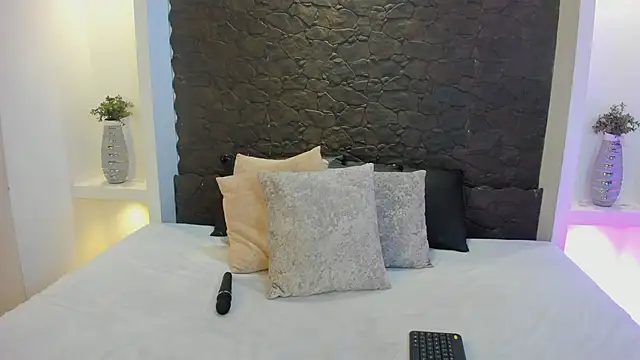 aby smiith  online show from February 2026 07:20:01 PM