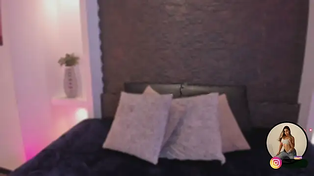 aby smiith  online show from April 2026 07:26:02 PM