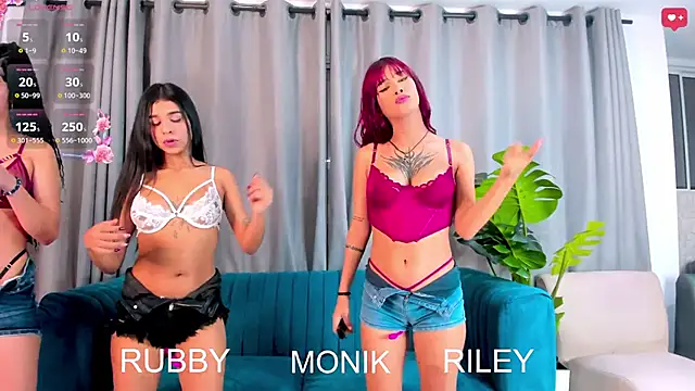 Snapshot of Evil_Giirls chatting on October 2025 01:47:02 AM Evil Giirls online show from October 2025 01:47:02 AM