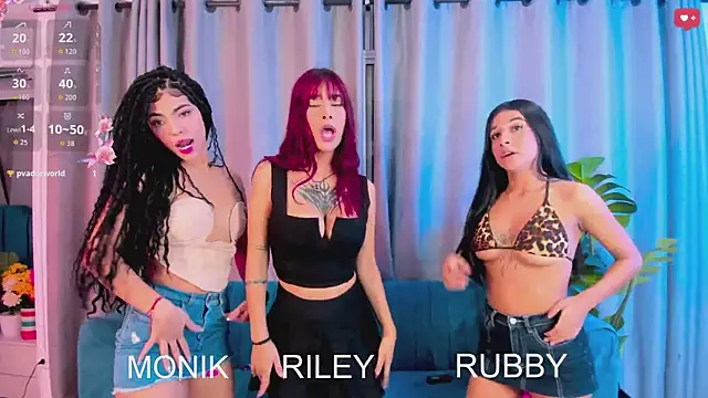 Snapshot of Evil_Giirls chatting on October 2025 01:59:02 AM Evil Giirls online show from October 2025 01:59:02 AM