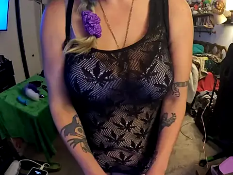 Snapshot of R4inbowK1tty chatting on October 2025 03:17:01 AM R4inbowK1tty online show from October 2025 03:17:01 AM