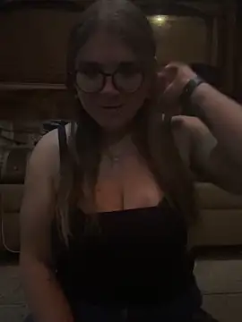 Snapshot of adventuresinsky chatting on October 2025 03:04:01 AM adventuresinsky online show from October 2025 03:04:01 AM