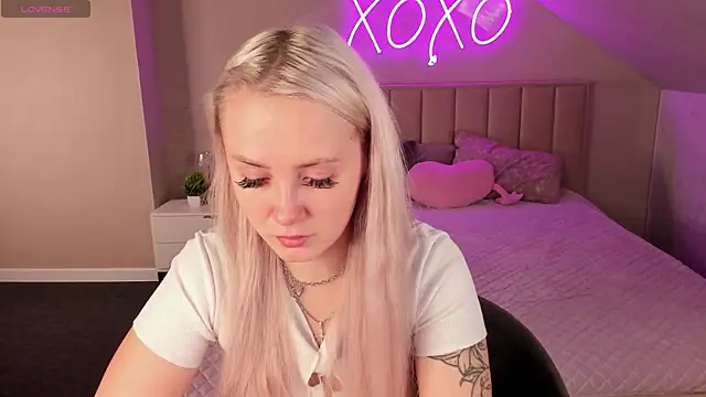 Joyce Howard online show from October 2025 02:12:01 AM