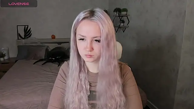 Joyce Howard online show from November 2025 02:25:01 AM