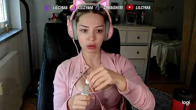 Snapshot of cymaishere chatting on October 2025 10:45:01 AM cymaishere online show from October 2025 10:45:01 AM