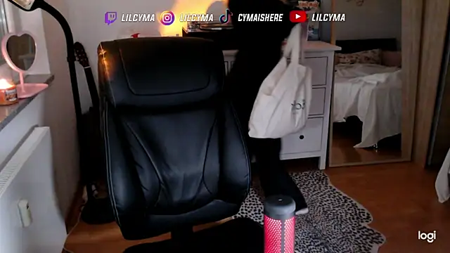 Snapshot of cymaishere chatting on October 2025 08:55:02 PM cymaishere online show from October 2025 08:55:02 PM