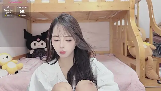 Snapshot of Sue101010 chatting on September 2025 07:44:01 AM Sue101010 online show from September 2025 07:44:01 AM