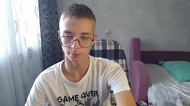 glasses cat online show from September 2025 09:43:02 AM