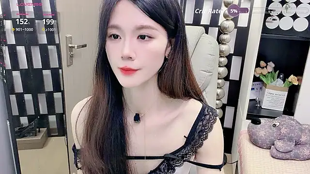 Yueyue-MM online show from April 2026 01:25:02 PM
