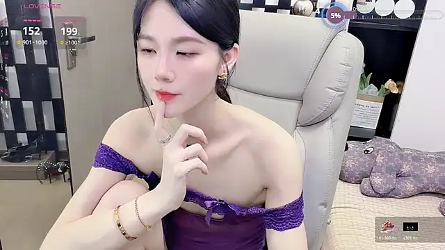 Yueyue-MM online show from May 2026 02:22:01 PM