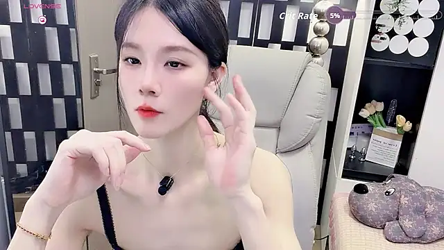 Yueyue-MM online show from May 2026 02:24:01 PM