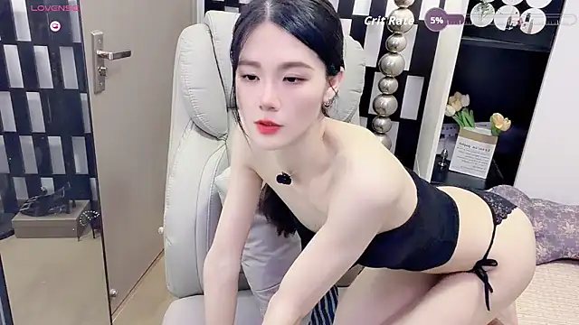 Yueyue-MM online show from June 2026 01:33:01 PM