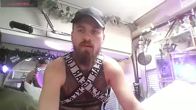 Snapshot of JuliCarl chatting on February 2026 10:22:02 AM JuliCarl online show from February 2026 10:22:02 AM