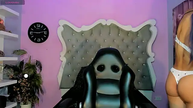 Honey Moontsts online show from May 2026 11:38:01 AM