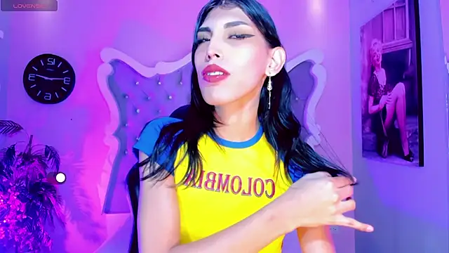Honey Moontsts online show from May 2026 12:12:02 PM