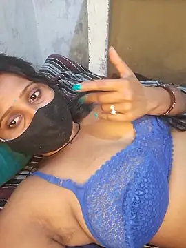 Minu love online show from March 2026 11:02:01 PM