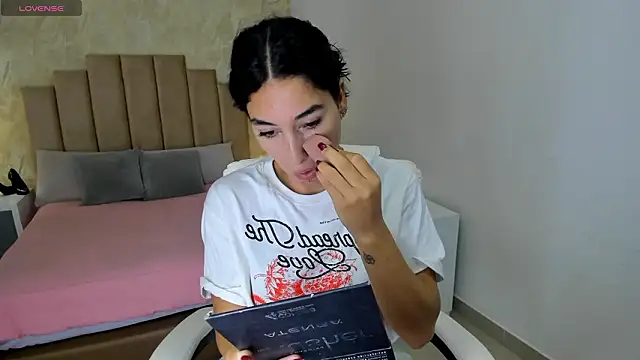 Snapshot of Scarlett_12 chatting on February 2026 11:31:02 AM Scarlett 12 online show from February 2026 11:31:02 AM