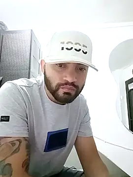 Snapshot of este_juan chatting on April 2026 02:17:02 AM este juan online show from April 2026 02:17:02 AM