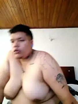 Snapshot of Yulian_bigclit7 chatting on December 2025 10:25:02 PM Yulian bigclit7 online show from December 2025 10:25:02 PM