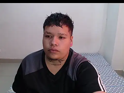 Snapshot of Yulian_bigclit7 chatting on December 2025 04:02:02 PM Yulian bigclit7 online show from December 2025 04:02:02 PM