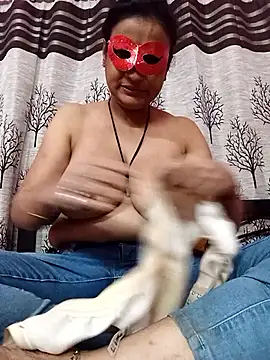 Snapshot of Gullapi chatting on November 2025 04:45:02 AM Gullapi online show from November 2025 04:45:02 AM