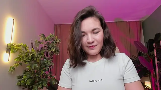 Snapshot of Halle_Berrry chatting on December 2025 02:11:01 PM Halle Berrry online show from December 2025 02:11:01 PM