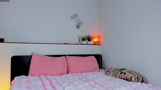 charlottacardi online show from October 2025 07:15:01 AM