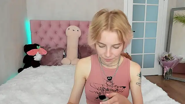 Pink Lila18 online show from September 2025 09:42:02 AM