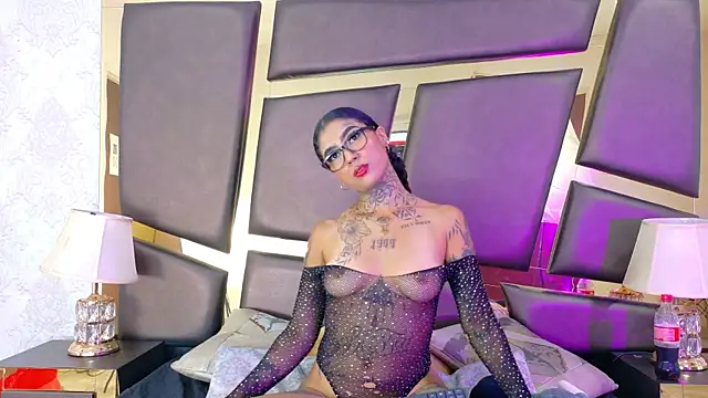 Snapshot of EmilieLake chatting on October 2025 08:31:01 PM EmilieLake online show from October 2025 08:31:01 PM