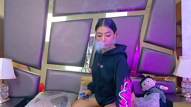 Snapshot of EmilieLake chatting on November 2025 08:41:02 PM EmilieLake online show from November 2025 08:41:02 PM