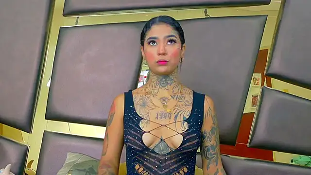 Snapshot of EmilieLake chatting on December 2025 09:09:02 PM EmilieLake online show from December 2025 09:09:02 PM