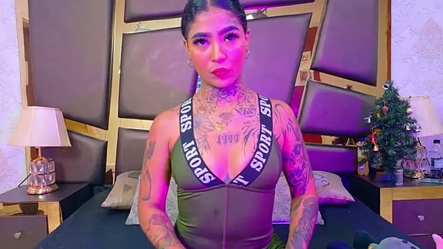 Snapshot of EmilieLake chatting on December 2025 08:47:02 PM EmilieLake online show from December 2025 08:47:02 PM