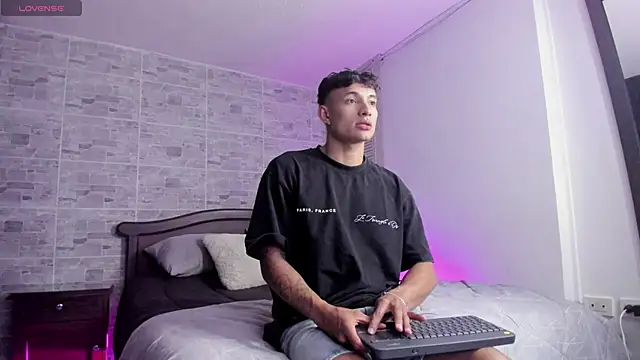 DavisFirb online show from November 2025 01:05:01 AM