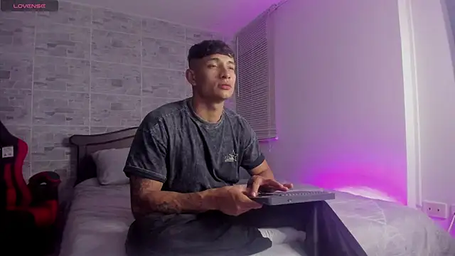 DavisFirb online show from December 2025 02:31:01 AM