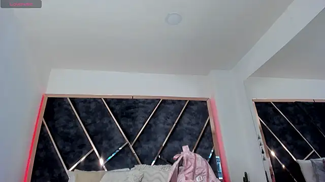 SusanaHenao online show from March 2026 04:07:01 PM