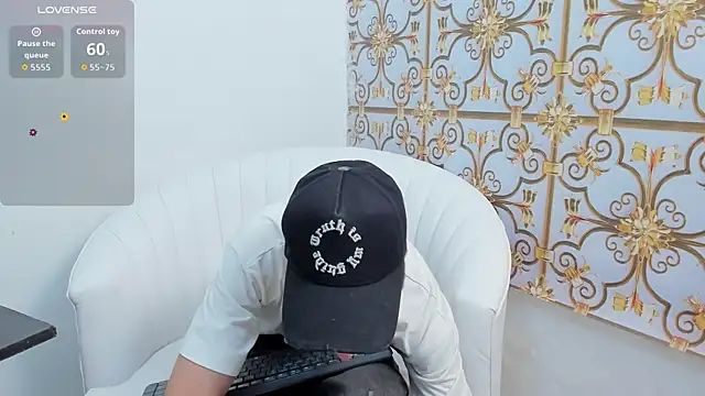 LittleDanny  online show from November 2025 06:59:02 PM