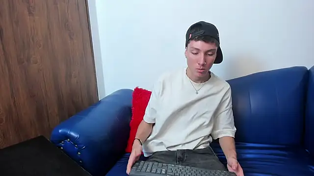 LittleDanny  online show from November 2025 05:05:02 PM