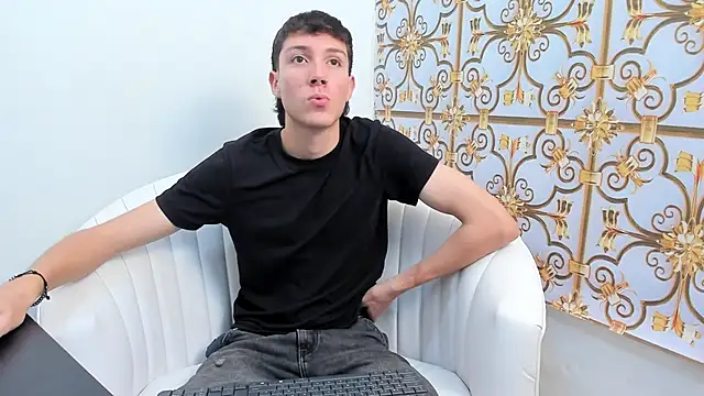 LittleDanny  online show from December 2025 05:07:02 PM