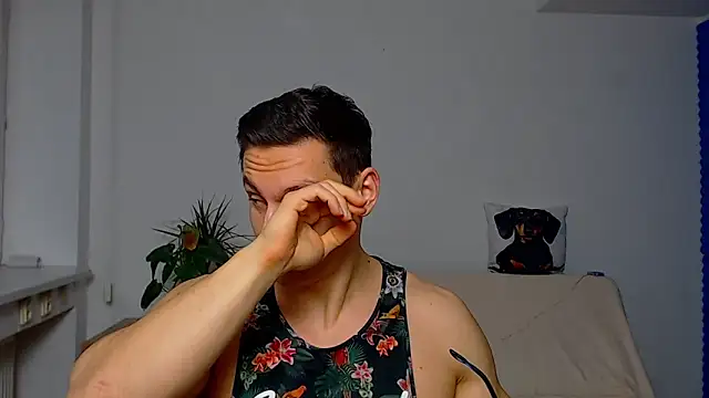 ZeinMiracles online show from December 2025 08:47:02 PM