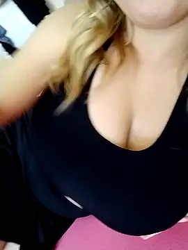 Snapshot of gamzeyak chatting on October 2025 01:17:02 PM gamzeyak online show from October 2025 01:17:02 PM