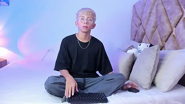 Hyunjin Son online show from January 2026 07:50:02 PM