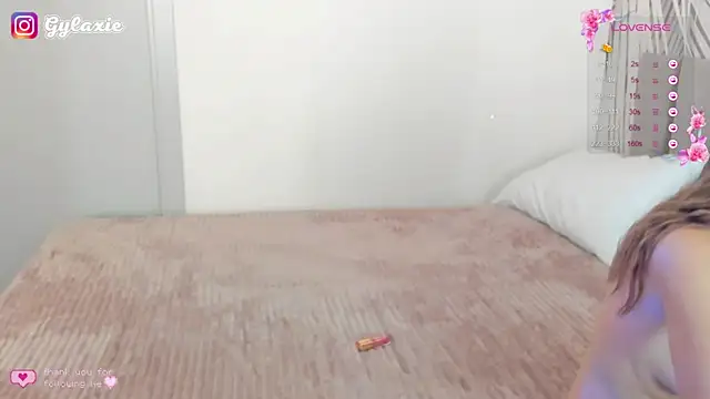 Snapshot of KiaraCaley chatting on October 2025 01:49:02 AM KiaraCaley online show from October 2025 01:49:02 AM